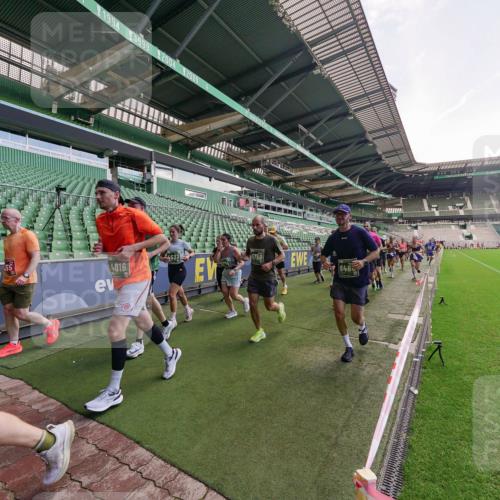 13.09.2026 - 21. swb-Marathon Bremen Michael Burmester http://msf.ph/oto/10314975 13.09.2026 13:11:01 Laufen im Stadion 164, 265, 373, 448, 581, 703, 869, 984, 1113, 1180, 1738, 1851, 1855, 1867, 1894, 1936, 1952, 1967, 2202, 2232, 2268, 2281, 2284, 2299, 2330, 2333, 2339, 2342, 2353, 2426, 2432, 2443, 2530, 2531, 2553, 2573, 2589, 2594, 2654, 2659, 2669, 2682, 2714, 2717, 2784, 2785, 2804, 2819, 2822, 2836, 2907, 2920, 2932, 2976, 3026, 3027, 3032, 3063, 3079, 3082, 3086, 3089, 3122, 3159, 3174, 3207, 3208, 3291, 3328, 3352, 3370, 3409, 3410, 3470, 3769, 800 meine-sportfotos.de