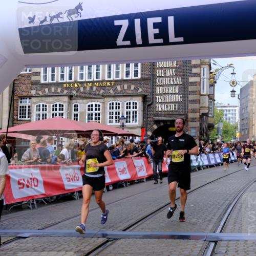 13.09.2026 - 21. swb-Marathon Bremen Tim E. http://msf.ph/oto/10314986 13.09.2026 10:55:39 Ziel 10256, 10725, 11014, 11414, 11466, 11631, 11910, 11941, 11977, 12201, 12218, 12258, 12549 meine-sportfotos.de