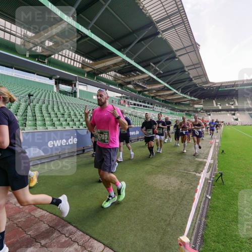 13.09.2026 - 21. swb-Marathon Bremen Michael Burmester http://msf.ph/oto/10315000 13.09.2026 13:11:03 Laufen im Stadion 164, 265, 373, 448, 581, 703, 869, 984, 1113, 1180, 1738, 1851, 1855, 1867, 1894, 1936, 1952, 1967, 2202, 2232, 2268, 2281, 2284, 2299, 2330, 2333, 2339, 2342, 2353, 2426, 2432, 2443, 2530, 2531, 2553, 2573, 2589, 2594, 2654, 2659, 2669, 2682, 2714, 2717, 2784, 2785, 2804, 2819, 2822, 2836, 2907, 2920, 2932, 2976, 3026, 3027, 3063, 3079, 3082, 3086, 3089, 3122, 3159, 3174, 3207, 3208, 3291, 3328, 3349, 3352, 3370, 3409, 3410, 3470, 3769, 800 meine-sportfotos.de