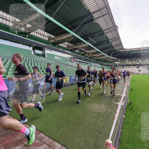 13.09.2026 - 21. swb-Marathon Bremen Michael Burmester http://msf.ph/oto/10315006 13.09.2026 13:11:04 Laufen im Stadion 164, 265, 373, 448, 581, 703, 869, 984, 1113, 1180, 1738, 1851, 1855, 1867, 1894, 1936, 1952, 1967, 2202, 2232, 2248, 2268, 2281, 2284, 2299, 2330, 2333, 2339, 2342, 2353, 2426, 2432, 2443, 2530, 2531, 2553, 2573, 2589, 2594, 2654, 2659, 2669, 2682, 2714, 2717, 2784, 2785, 2804, 2819, 2822, 2836, 2907, 2920, 2932, 2976, 3026, 3027, 3063, 3079, 3082, 3086, 3089, 3122, 3159, 3174, 3207, 3208, 3291, 3328, 3349, 3352, 3370, 3409, 3410, 3470, 3769, 800 meine-sportfotos.de