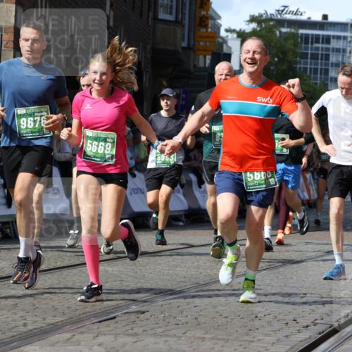 13.09.2026 - 21. swb-Marathon Bremen Strokosch-Dieckow http://msf.ph/oto/10315159 13.09.2026 13:24:26 Ziel 102, 342, 776, 909, 1199, 2210, 2370, 2491, 2967, 3044, 3372, 5012, 5104, 5146, 5208, 5257, 5397, 5481, 5623, 5928, 6105, 6772, 7059, 7069, 7081, 7094, 7105, 8082, 8179, 9087, 9916, 10059, 13007, 13219, 282, 789, 790, 1582, 3375, 3524, 3994, 5328, 5572, 5953, 6080, 7568, 8310, 8636, 8881, 9264, 9541, 9676, 10069, 10071, 10097 meine-sportfotos.de