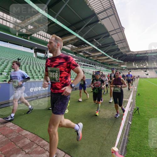 13.09.2026 - 21. swb-Marathon Bremen Michael Burmester http://msf.ph/oto/10315162 13.09.2026 13:11:17 Laufen im Stadion 265, 373, 581, 703, 843, 869, 984, 1113, 1180, 1226, 1435, 1738, 1849, 1851, 1855, 1867, 1894, 1936, 1952, 1967, 2202, 2248, 2268, 2281, 2284, 2299, 2330, 2333, 2339, 2342, 2353, 2375, 2426, 2432, 2443, 2530, 2531, 2553, 2589, 2654, 2659, 2669, 2673, 2682, 2714, 2717, 2784, 2785, 2804, 2819, 2822, 2836, 2850, 2907, 2920, 2932, 2976, 3026, 3027, 3063, 3079, 3082, 3086, 3089, 3122, 3159, 3174, 3207, 3208, 3328, 3349, 3352, 3370, 3409, 3410, 3442, 3470, 800 meine-sportfotos.de