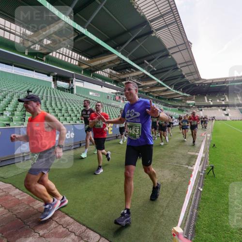 13.09.2026 - 21. swb-Marathon Bremen Michael Burmester http://msf.ph/oto/10315202 13.09.2026 13:11:20 Laufen im Stadion 265, 373, 581, 703, 843, 984, 1113, 1180, 1226, 1435, 1738, 1849, 1851, 1855, 1867, 1894, 1936, 1952, 1967, 2202, 2248, 2268, 2281, 2284, 2299, 2330, 2333, 2339, 2342, 2353, 2375, 2377, 2426, 2432, 2443, 2530, 2531, 2553, 2589, 2654, 2659, 2669, 2673, 2682, 2714, 2784, 2785, 2804, 2819, 2822, 2836, 2850, 2907, 2920, 2932, 2976, 3026, 3027, 3063, 3079, 3082, 3086, 3089, 3122, 3159, 3174, 3207, 3208, 3308, 3328, 3349, 3352, 3370, 3409, 3410, 3442, 3470, 800 meine-sportfotos.de