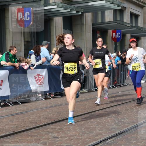 13.09.2026 - 21. swb-Marathon Bremen Strokosch-Dieckow http://msf.ph/oto/10315249 13.09.2026 10:56:55 Ziel 10157, 10166, 10226, 10408, 10517, 10518, 10578, 10687, 10700, 10772, 10969, 11236, 11292, 11484, 11609, 11667, 12032, 12263, 12382, 12383, 12400, 12411, 10372, 10408, 10486, 10540, 10610, 10721, 10771, 10824, 10888, 10936, 11000, 11064, 11079, 11328, 11349, 11474, 11601, 11872, 11911, 11946, 11996, 12284, 12434 meine-sportfotos.de
