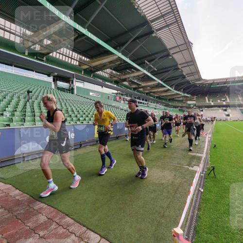 13.09.2026 - 21. swb-Marathon Bremen Michael Burmester http://msf.ph/oto/10315254 13.09.2026 13:11:25 Laufen im Stadion 265, 373, 581, 703, 843, 984, 1113, 1226, 1435, 1738, 1849, 1851, 1855, 1867, 1894, 1936, 1952, 1967, 2202, 2248, 2268, 2281, 2284, 2299, 2330, 2333, 2336, 2339, 2342, 2353, 2375, 2377, 2398, 2426, 2432, 2443, 2530, 2531, 2553, 2589, 2654, 2659, 2669, 2673, 2682, 2714, 2784, 2785, 2804, 2819, 2822, 2836, 2850, 2907, 2932, 2976, 3026, 3027, 3079, 3082, 3089, 3122, 3143, 3159, 3174, 3207, 3208, 3308, 3328, 3349, 3352, 3370, 3409, 3410, 3442, 3470, 800 meine-sportfotos.de