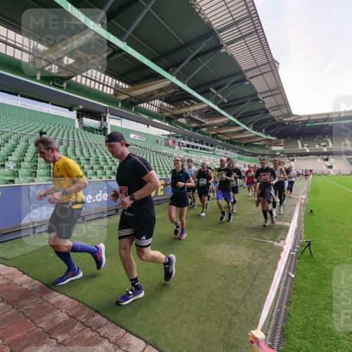 13.09.2026 - 21. swb-Marathon Bremen Michael Burmester http://msf.ph/oto/10315261 13.09.2026 13:11:26 Laufen im Stadion 265, 373, 581, 703, 843, 984, 1113, 1226, 1435, 1738, 1849, 1851, 1855, 1867, 1894, 1936, 1952, 1967, 2202, 2248, 2268, 2281, 2284, 2299, 2330, 2333, 2336, 2339, 2342, 2353, 2375, 2377, 2398, 2426, 2432, 2443, 2530, 2531, 2553, 2589, 2654, 2659, 2669, 2673, 2682, 2784, 2785, 2804, 2819, 2822, 2836, 2850, 2907, 2932, 2976, 3026, 3027, 3079, 3082, 3089, 3122, 3143, 3159, 3174, 3207, 3208, 3308, 3328, 3349, 3352, 3370, 3409, 3410, 3442, 3470, 800 meine-sportfotos.de