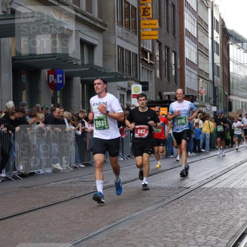 13.09.2026 - 21. swb-Marathon Bremen Strokosch-Dieckow http://msf.ph/oto/10315267 13.09.2026 13:15:59 Ziel 481, 663, 740, 755, 792, 1162, 1605, 2604, 3134, 4128, 5554, 5963, 6106, 6721, 6744, 7053, 7603, 7801, 8398, 8487, 9031, 9115, 13008, 13158, 145, 982, 1033, 1955, 2623, 2733, 3119, 3149, 3422, 3536, 3689, 3836, 3991, 4573, 4823, 5430, 5474, 5533, 5588, 5913, 6481, 6515, 7307, 7413, 9122, 9278, 9475, 13149, 13249 meine-sportfotos.de