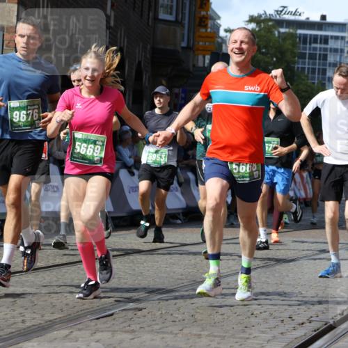 13.09.2026 - 21. swb-Marathon Bremen Strokosch-Dieckow http://msf.ph/oto/10315276 13.09.2026 13:24:26 Ziel 102, 342, 776, 909, 1199, 2210, 2370, 2491, 2967, 3044, 3372, 5012, 5104, 5146, 5208, 5257, 5397, 5481, 5623, 5928, 6105, 6772, 7059, 7069, 7081, 7094, 7105, 8082, 8179, 9087, 9916, 10059, 13007, 13219, 282, 789, 790, 1582, 3375, 3524, 3994, 5328, 5572, 5953, 6080, 7568, 8310, 8636, 8881, 9264, 9541, 9676, 10069, 10071, 10097 meine-sportfotos.de