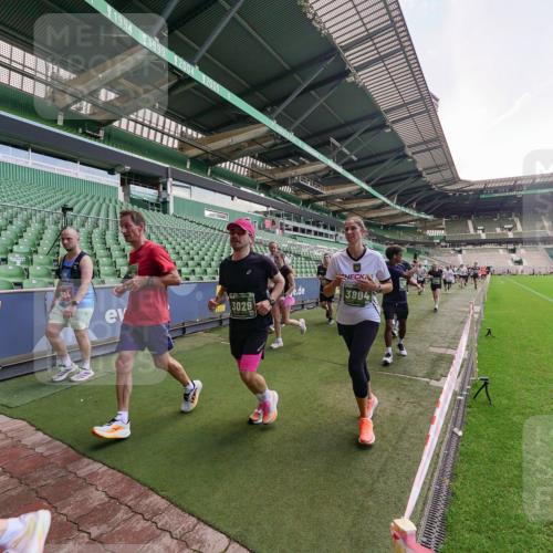 13.09.2026 - 21. swb-Marathon Bremen Michael Burmester http://msf.ph/oto/10315317 13.09.2026 13:11:30 Laufen im Stadion 265, 373, 581, 703, 843, 984, 1113, 1226, 1435, 1738, 1849, 1851, 1855, 1867, 1894, 1936, 1952, 1967, 2202, 2248, 2268, 2281, 2284, 2299, 2330, 2333, 2336, 2339, 2342, 2353, 2375, 2377, 2398, 2426, 2432, 2443, 2530, 2531, 2553, 2589, 2654, 2659, 2669, 2673, 2682, 2784, 2804, 2819, 2822, 2836, 2850, 2907, 2932, 2976, 3026, 3027, 3079, 3082, 3089, 3122, 3143, 3159, 3174, 3207, 3208, 3308, 3328, 3349, 3352, 3370, 3409, 3410, 3442, 3470, 800 meine-sportfotos.de