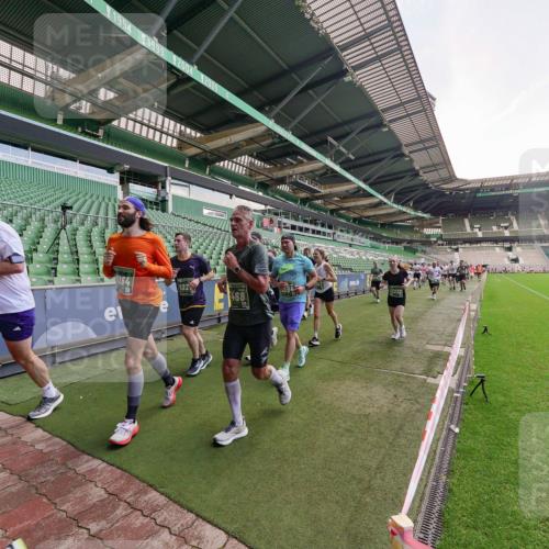 13.09.2026 - 21. swb-Marathon Bremen Michael Burmester http://msf.ph/oto/10315347 13.09.2026 13:11:32 Laufen im Stadion 265, 373, 581, 703, 843, 984, 1113, 1226, 1435, 1738, 1849, 1851, 1855, 1867, 1894, 1936, 1952, 1967, 2202, 2248, 2268, 2281, 2284, 2299, 2330, 2333, 2336, 2339, 2342, 2353, 2375, 2377, 2398, 2426, 2432, 2443, 2531, 2553, 2589, 2654, 2659, 2669, 2673, 2682, 2784, 2804, 2819, 2822, 2836, 2850, 2907, 2932, 2976, 3026, 3027, 3079, 3082, 3089, 3122, 3143, 3159, 3174, 3207, 3208, 3308, 3328, 3349, 3352, 3370, 3409, 3410, 3442, 3470, 800 meine-sportfotos.de
