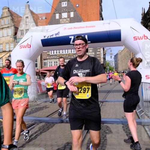 13.09.2026 - 21. swb-Marathon Bremen Tim E. http://msf.ph/oto/10315352 13.09.2026 10:55:54 Ziel 10203, 10243, 10256, 10297, 10379, 10423, 10529, 10550, 10788, 10809, 10881, 10952, 11377, 11414, 11510, 11557, 11748, 11862, 11941, 11975, 11977, 12030, 12125, 12150, 12188, 12348 meine-sportfotos.de