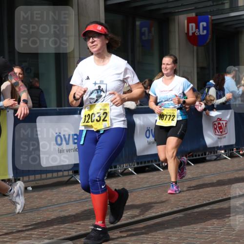 13.09.2026 - 21. swb-Marathon Bremen Strokosch-Dieckow http://msf.ph/oto/10315363 13.09.2026 10:56:57 Ziel 10157, 10166, 10226, 10300, 10394, 10517, 10518, 10578, 10687, 10700, 10772, 10969, 11236, 11292, 11484, 11498, 11609, 11667, 12032, 12037, 12263, 12382, 12383, 12400, 12411, 10157, 10372, 10408, 10486, 10540, 10610, 10721, 10771, 10824, 10888, 10936, 11000, 11064, 11079, 11328, 11474, 11601, 11872, 11946, 12032, 12284, 12434 meine-sportfotos.de