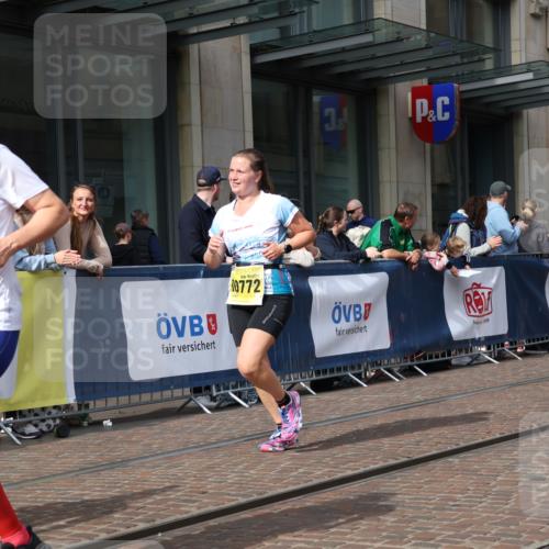 13.09.2026 - 21. swb-Marathon Bremen Strokosch-Dieckow http://msf.ph/oto/10315386 13.09.2026 10:56:58 Ziel 10166, 10226, 10300, 10394, 10517, 10518, 10578, 10687, 10700, 10772, 10969, 11236, 11292, 11365, 11484, 11498, 11609, 11667, 11734, 12037, 12111, 12263, 12382, 12383, 12400, 12411, 10157, 10372, 10408, 10486, 10540, 10610, 10721, 10771, 10824, 10888, 10936, 11000, 11064, 11079, 11328, 11474, 11601, 11872, 11946, 12032, 12284, 12434 meine-sportfotos.de