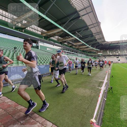 13.09.2026 - 21. swb-Marathon Bremen Michael Burmester http://msf.ph/oto/10315416 13.09.2026 13:11:39 Laufen im Stadion 265, 373, 581, 703, 843, 984, 1113, 1226, 1435, 1738, 1849, 1851, 1855, 1894, 1936, 1952, 1967, 2202, 2248, 2281, 2284, 2299, 2330, 2333, 2336, 2339, 2342, 2353, 2375, 2377, 2398, 2426, 2432, 2443, 2531, 2589, 2654, 2659, 2669, 2673, 2682, 2784, 2804, 2819, 2822, 2836, 2850, 2907, 2932, 2976, 3026, 3027, 3079, 3082, 3089, 3122, 3143, 3155, 3159, 3174, 3207, 3208, 3308, 3328, 3349, 3352, 3370, 3409, 3410, 3442, 3470, 800 meine-sportfotos.de