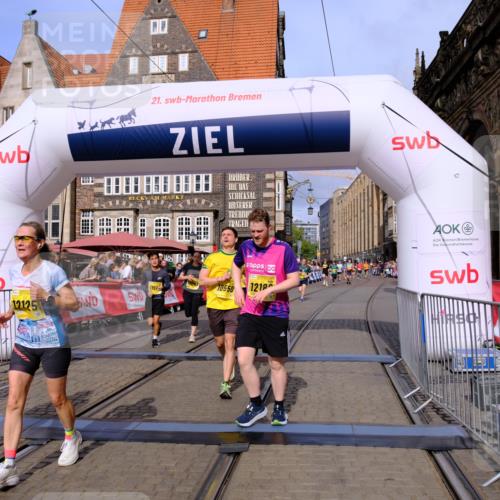 13.09.2026 - 21. swb-Marathon Bremen Tim E. http://msf.ph/oto/10315452 13.09.2026 10:55:59 Ziel 10203, 10243, 10297, 10374, 10379, 10423, 10529, 10550, 10788, 10809, 10881, 10952, 11377, 11510, 11557, 11748, 11862, 11975, 12030, 12108, 12125, 12150, 12188, 12348 meine-sportfotos.de