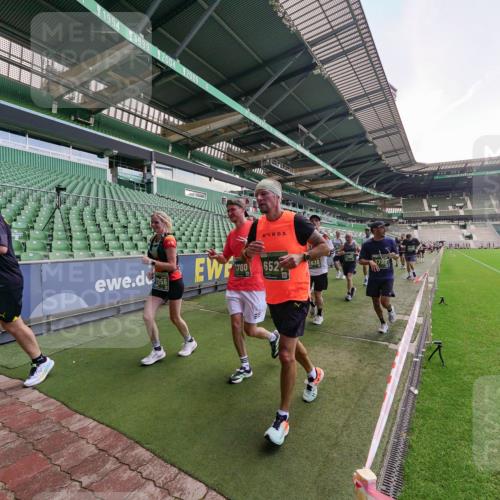 13.09.2026 - 21. swb-Marathon Bremen Michael Burmester http://msf.ph/oto/10315486 13.09.2026 13:11:47 Laufen im Stadion 118, 265, 373, 514, 581, 703, 843, 984, 1113, 1226, 1334, 1435, 1738, 1849, 1851, 1894, 1936, 1952, 1967, 2202, 2248, 2281, 2284, 2299, 2330, 2333, 2336, 2339, 2342, 2353, 2375, 2377, 2398, 2426, 2432, 2443, 2505, 2531, 2589, 2654, 2659, 2669, 2673, 2682, 2784, 2804, 2815, 2819, 2822, 2836, 2850, 2907, 2932, 2963, 2966, 2976, 3026, 3027, 3079, 3082, 3089, 3122, 3143, 3155, 3159, 3174, 3207, 3208, 3308, 3328, 3349, 3352, 3370, 3409, 3410, 3442, 3470, 549, 800 meine-sportfotos.de