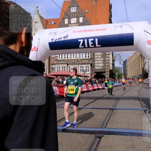 13.09.2026 - 21. swb-Marathon Bremen Tim E. http://msf.ph/oto/10315564 13.09.2026 10:56:04 Ziel 10243, 10374, 10379, 10423, 10529, 10550, 10703, 10809, 10881, 10952, 11377, 11510, 11557, 12108, 12125, 12143, 12188 meine-sportfotos.de