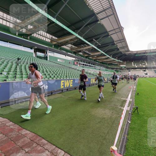 13.09.2026 - 21. swb-Marathon Bremen Michael Burmester http://msf.ph/oto/10315574 13.09.2026 13:11:56 Laufen im Stadion 118, 265, 373, 514, 581, 703, 843, 984, 1113, 1226, 1286, 1334, 1435, 1738, 1849, 1851, 1936, 1952, 1967, 2005, 2248, 2281, 2299, 2330, 2333, 2336, 2342, 2353, 2375, 2377, 2398, 2426, 2432, 2443, 2505, 2531, 2589, 2654, 2659, 2669, 2673, 2765, 2784, 2804, 2815, 2819, 2822, 2836, 2850, 2895, 2907, 2963, 2966, 2975, 2976, 3026, 3027, 3079, 3082, 3143, 3155, 3159, 3174, 3207, 3208, 3308, 3328, 3349, 3352, 3370, 3409, 3434, 3442, 3470, 549, 800 meine-sportfotos.de