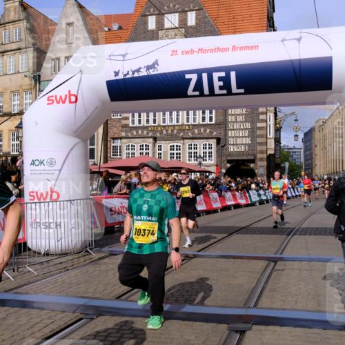 13.09.2026 - 21. swb-Marathon Bremen Tim E. http://msf.ph/oto/10315578 13.09.2026 10:56:07 Ziel 10243, 10374, 10423, 10550, 10690, 10703, 10809, 10952, 11510, 11972, 12061, 12108, 12125, 12143, 12188, 12484 meine-sportfotos.de