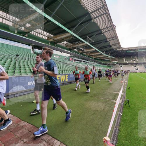 13.09.2026 - 21. swb-Marathon Bremen Michael Burmester http://msf.ph/oto/10315626 13.09.2026 13:12:02 Laufen im Stadion 118, 265, 373, 514, 581, 703, 843, 984, 1113, 1226, 1286, 1334, 1435, 1738, 1849, 1851, 1936, 1952, 2005, 2248, 2264, 2281, 2299, 2330, 2333, 2336, 2353, 2375, 2377, 2398, 2426, 2432, 2443, 2505, 2531, 2589, 2659, 2669, 2673, 2765, 2784, 2804, 2815, 2822, 2836, 2850, 2860, 2895, 2907, 2963, 2966, 2975, 2976, 3026, 3027, 3079, 3082, 3143, 3155, 3159, 3174, 3207, 3208, 3308, 3328, 3349, 3352, 3409, 3434, 3442, 3470, 549, 800 meine-sportfotos.de