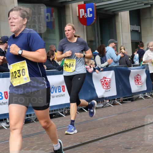 13.09.2026 - 21. swb-Marathon Bremen Strokosch-Dieckow http://msf.ph/oto/10315630 13.09.2026 10:57:04 Ziel 10166, 10177, 10226, 10300, 10394, 10517, 10518, 10578, 10687, 10700, 10969, 11106, 11236, 11292, 11365, 11480, 11484, 11498, 11609, 11667, 11734, 11965, 11966, 12037, 12111, 12263, 12372, 12382, 12383, 12400, 12411, 10157, 10408, 10486, 10610, 10771, 10772, 10888, 11000, 11079, 11328, 11872, 11946, 12032, 12284, 12434 meine-sportfotos.de
