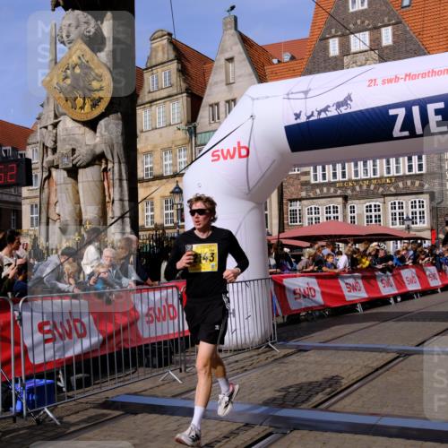 13.09.2026 - 21. swb-Marathon Bremen Tim E. http://msf.ph/oto/10315641 13.09.2026 10:56:09 Ziel 10243, 10374, 10423, 10550, 10690, 10703, 10809, 10952, 11510, 11972, 12061, 12108, 12125, 12143, 12188, 12484, 13565 meine-sportfotos.de