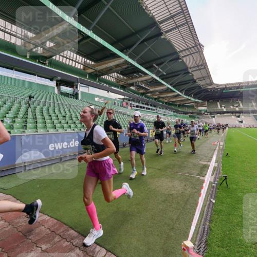 13.09.2026 - 21. swb-Marathon Bremen Michael Burmester http://msf.ph/oto/10315651 13.09.2026 13:12:05 Laufen im Stadion 118, 265, 373, 514, 581, 703, 843, 984, 1113, 1226, 1286, 1334, 1435, 1849, 1851, 1936, 1952, 2005, 2248, 2264, 2281, 2299, 2330, 2333, 2336, 2353, 2375, 2377, 2398, 2426, 2432, 2443, 2478, 2505, 2531, 2589, 2659, 2669, 2673, 2684, 2765, 2784, 2804, 2815, 2822, 2836, 2850, 2860, 2895, 2907, 2963, 2966, 2975, 2976, 3026, 3027, 3079, 3082, 3143, 3155, 3159, 3174, 3207, 3293, 3308, 3328, 3349, 3352, 3409, 3434, 3442, 3470, 549, 800 meine-sportfotos.de