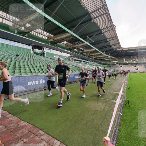 13.09.2026 - 21. swb-Marathon Bremen Michael Burmester http://msf.ph/oto/10315671 13.09.2026 13:12:06 Laufen im Stadion 118, 265, 373, 514, 581, 703, 843, 984, 1113, 1226, 1286, 1334, 1435, 1849, 1851, 1936, 1952, 2005, 2248, 2264, 2281, 2299, 2330, 2333, 2336, 2353, 2375, 2377, 2398, 2426, 2432, 2443, 2478, 2505, 2531, 2589, 2659, 2669, 2673, 2684, 2765, 2784, 2804, 2815, 2822, 2836, 2850, 2860, 2895, 2907, 2963, 2966, 2975, 2976, 3026, 3027, 3079, 3082, 3143, 3155, 3159, 3174, 3207, 3293, 3308, 3328, 3349, 3352, 3409, 3434, 3442, 3470, 549, 800 meine-sportfotos.de