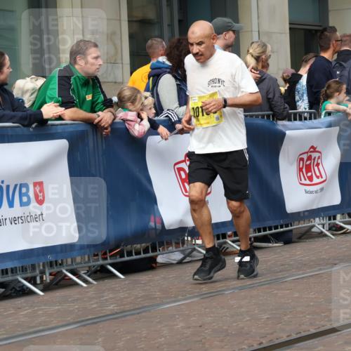 13.09.2026 - 21. swb-Marathon Bremen Strokosch-Dieckow http://msf.ph/oto/10315677 13.09.2026 10:57:05 Ziel 10166, 10177, 10226, 10300, 10394, 10517, 10518, 10578, 10687, 10700, 10969, 11106, 11236, 11292, 11365, 11480, 11484, 11498, 11609, 11667, 11734, 11965, 11966, 12037, 12111, 12263, 12372, 12382, 12383, 12400, 12411, 10157, 10408, 10610, 10772, 11000, 11079, 11236, 11328, 11484, 11872, 11946, 12032, 12284, 12434 meine-sportfotos.de