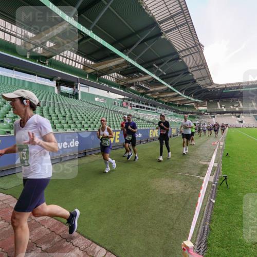 13.09.2026 - 21. swb-Marathon Bremen Michael Burmester http://msf.ph/oto/10315685 13.09.2026 13:12:08 Laufen im Stadion 118, 265, 373, 514, 581, 703, 843, 933, 984, 1113, 1226, 1286, 1334, 1435, 1849, 1851, 1936, 1952, 2005, 2248, 2264, 2281, 2299, 2330, 2336, 2353, 2375, 2377, 2398, 2426, 2443, 2478, 2505, 2531, 2589, 2659, 2669, 2673, 2684, 2765, 2784, 2804, 2815, 2822, 2836, 2850, 2860, 2895, 2907, 2963, 2966, 2975, 2976, 3026, 3027, 3079, 3082, 3143, 3155, 3159, 3174, 3207, 3293, 3308, 3328, 3349, 3352, 3409, 3434, 3442, 549, 800 meine-sportfotos.de