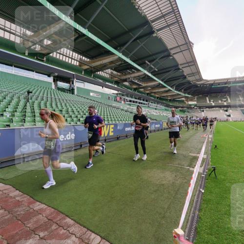 13.09.2026 - 21. swb-Marathon Bremen Michael Burmester http://msf.ph/oto/10315695 13.09.2026 13:12:09 Laufen im Stadion 118, 183, 265, 373, 514, 581, 703, 843, 933, 984, 1113, 1226, 1286, 1334, 1435, 1849, 1851, 1936, 1952, 2005, 2248, 2264, 2281, 2299, 2330, 2336, 2353, 2375, 2377, 2398, 2426, 2443, 2478, 2505, 2531, 2589, 2659, 2669, 2673, 2684, 2765, 2784, 2804, 2815, 2822, 2836, 2850, 2860, 2895, 2907, 2963, 2966, 2975, 2976, 3026, 3027, 3079, 3082, 3143, 3155, 3159, 3174, 3207, 3293, 3308, 3328, 3349, 3352, 3409, 3434, 3442, 549, 800 meine-sportfotos.de