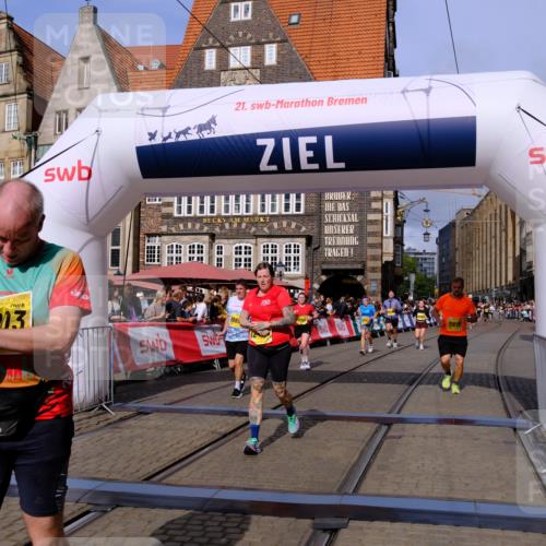 13.09.2026 - 21. swb-Marathon Bremen Tim E. http://msf.ph/oto/10315771 13.09.2026 10:56:13 Ziel 10298, 10374, 10690, 10703, 10952, 11790, 11972, 12061, 12108, 12143, 12484, 13565 meine-sportfotos.de