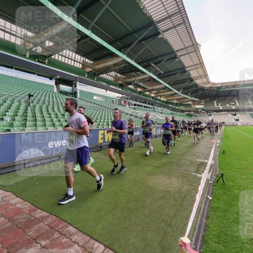13.09.2026 - 21. swb-Marathon Bremen Michael Burmester http://msf.ph/oto/10315797 13.09.2026 13:12:17 Laufen im Stadion 118, 183, 265, 514, 695, 702, 703, 843, 933, 984, 1113, 1226, 1286, 1334, 1435, 1849, 1851, 1936, 1952, 2005, 2248, 2264, 2281, 2299, 2330, 2336, 2353, 2375, 2377, 2398, 2426, 2443, 2461, 2478, 2505, 2531, 2589, 2659, 2669, 2673, 2684, 2765, 2792, 2804, 2815, 2822, 2836, 2850, 2860, 2895, 2907, 2963, 2966, 2975, 2976, 3027, 3079, 3082, 3143, 3155, 3159, 3293, 3308, 3328, 3349, 3352, 3409, 3434, 3442, 549, 800 meine-sportfotos.de