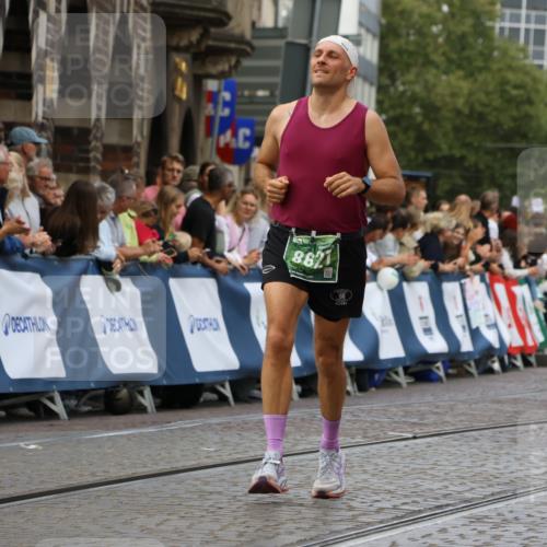 13.09.2026 - 21. swb-Marathon Bremen Strokosch-Dieckow http://msf.ph/oto/10315829 13.09.2026 13:06:20 Ziel 681, 1745, 3297, 3466, 3520, 4614, 4712, 5803, 6058, 6686, 7336, 7399, 8334, 8706, 8877, 8983, 9010, 9429, 9918, 1770, 1921, 2832, 4777, 7590, 8621, 13148 meine-sportfotos.de