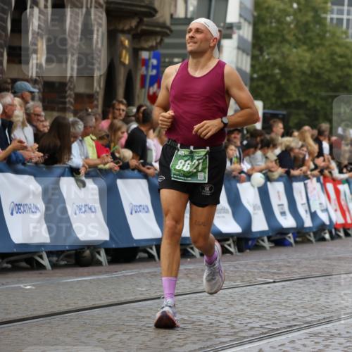 13.09.2026 - 21. swb-Marathon Bremen Strokosch-Dieckow http://msf.ph/oto/10315865 13.09.2026 13:06:21 Ziel 681, 1745, 3297, 3466, 4614, 4712, 5803, 6058, 6686, 7336, 7399, 8334, 8706, 8877, 8983, 9429, 9918, 1770, 1921, 2832, 4777, 7590, 8621, 13148 meine-sportfotos.de