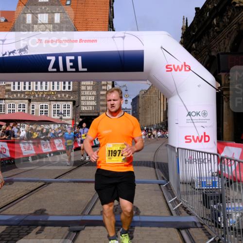 13.09.2026 - 21. swb-Marathon Bremen Tim E. http://msf.ph/oto/10315902 13.09.2026 10:56:16 Ziel 10298, 10374, 10690, 10703, 10949, 11219, 11790, 11972, 12061, 12143, 12476, 12484, 13565 meine-sportfotos.de
