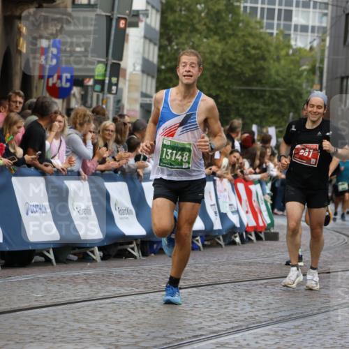 13.09.2026 - 21. swb-Marathon Bremen Strokosch-Dieckow http://msf.ph/oto/10315947 13.09.2026 13:06:23 Ziel 681, 3297, 3466, 4614, 4712, 5803, 6058, 6686, 7336, 7399, 8334, 8670, 8877, 8983, 9429, 9918, 508, 1770, 1921, 2832, 4777, 7590, 13148 meine-sportfotos.de