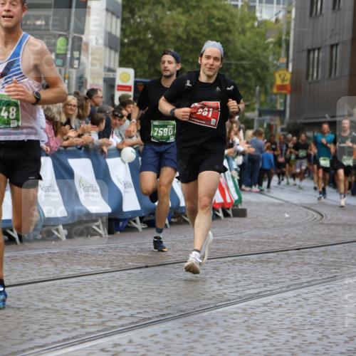 13.09.2026 - 21. swb-Marathon Bremen Strokosch-Dieckow http://msf.ph/oto/10316019 13.09.2026 13:06:24 Ziel 681, 3297, 3466, 4614, 4712, 5803, 6058, 6686, 7336, 7399, 8334, 8670, 8877, 8983, 9429, 9918, 508, 1770, 1921, 2832, 3910, 4777, 7590, 13148 meine-sportfotos.de
