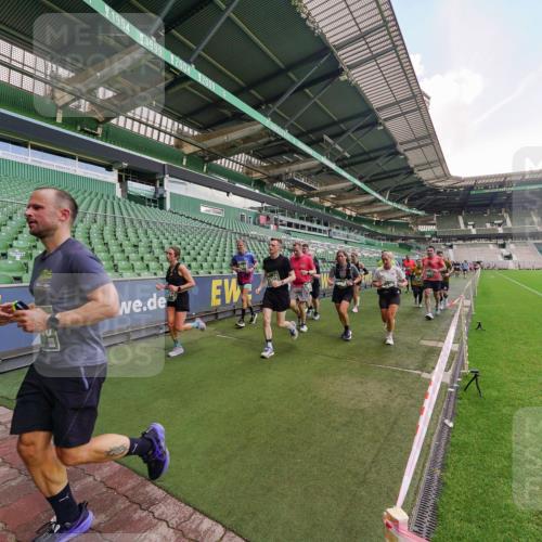 13.09.2026 - 21. swb-Marathon Bremen Michael Burmester http://msf.ph/oto/10316110 13.09.2026 13:12:46 Laufen im Stadion 118, 183, 270, 278, 349, 514, 576, 600, 695, 702, 703, 843, 933, 950, 1005, 1113, 1143, 1226, 1286, 1334, 1426, 1435, 1641, 1849, 1851, 1936, 1952, 1991, 2005, 2248, 2264, 2281, 2336, 2353, 2375, 2377, 2398, 2426, 2439, 2461, 2478, 2505, 2612, 2659, 2665, 2673, 2684, 2765, 2773, 2792, 2804, 2815, 2816, 2822, 2850, 2860, 2884, 2895, 2907, 2921, 2963, 2966, 2972, 2975, 2976, 3016, 3027, 3079, 3082, 3143, 3155, 3253, 3277, 3293, 3308, 3313, 3328, 3349, 3434, 3442, 549 meine-sportfotos.de