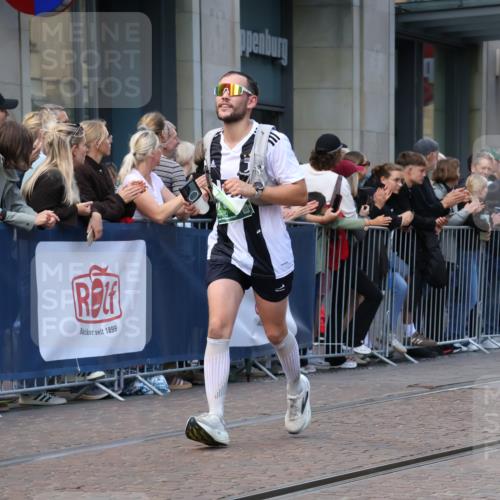 13.09.2026 - 21. swb-Marathon Bremen Strokosch-Dieckow http://msf.ph/oto/10316166 13.09.2026 13:16:18 Ziel 472, 675, 696, 734, 816, 827, 985, 1076, 1162, 2473, 2474, 2604, 2809, 3716, 4135, 4485, 5255, 5772, 5963, 6367, 6531, 6535, 7053, 7603, 7801, 7875, 8171, 8288, 145, 481, 663, 740, 755, 792, 1605, 1955, 2623, 3134, 3149, 4128, 4823, 5430, 5554, 5963, 6106, 6721, 6744, 7307, 7413, 8398, 8487, 9031, 9115, 9278, 13008, 13158 meine-sportfotos.de