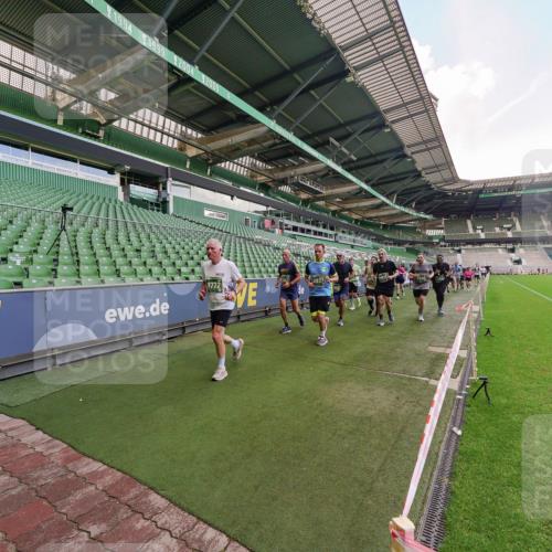 13.09.2026 - 21. swb-Marathon Bremen Michael Burmester http://msf.ph/oto/10316193 13.09.2026 13:12:58 Laufen im Stadion 118, 183, 270, 278, 349, 514, 576, 600, 695, 702, 703, 843, 933, 950, 1005, 1113, 1143, 1226, 1286, 1334, 1426, 1435, 1596, 1641, 1849, 1851, 1936, 1991, 2005, 2079, 2248, 2264, 2336, 2353, 2375, 2377, 2387, 2398, 2426, 2439, 2461, 2478, 2505, 2612, 2659, 2665, 2673, 2684, 2765, 2773, 2792, 2815, 2816, 2822, 2850, 2860, 2884, 2895, 2907, 2921, 2963, 2966, 2972, 2975, 2976, 3016, 3027, 3079, 3082, 3143, 3155, 3253, 3277, 3293, 3308, 3313, 3328, 3349, 3434, 3442, 549 meine-sportfotos.de