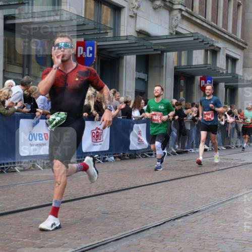 13.09.2026 - 21. swb-Marathon Bremen Strokosch-Dieckow http://msf.ph/oto/10316319 13.09.2026 13:16:22 Ziel 472, 675, 696, 734, 816, 827, 985, 1076, 1162, 2473, 2474, 2604, 2809, 3716, 3961, 4135, 4137, 4485, 5255, 5772, 6367, 6531, 6535, 7053, 7387, 7603, 7875, 8171, 8288, 481, 663, 740, 755, 792, 1605, 2604, 2623, 3134, 4128, 5554, 5963, 6106, 6721, 6744, 7801, 8398, 8487, 9031, 9115, 13008, 13158 meine-sportfotos.de