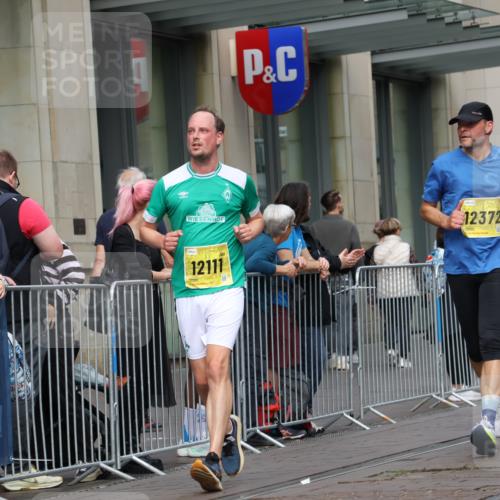 13.09.2026 - 21. swb-Marathon Bremen Strokosch-Dieckow http://msf.ph/oto/10316350 13.09.2026 10:57:16 Ziel 10177, 10226, 10300, 10394, 10460, 10517, 10518, 11106, 11153, 11245, 11365, 11480, 11498, 11532, 11568, 11609, 11734, 11965, 11966, 12037, 12111, 12222, 12264, 12372, 10157, 10166, 10408, 10578, 10687, 10700, 10772, 10969, 11000, 11079, 11236, 11292, 11328, 11484, 11667, 11946, 12032, 12263, 12382, 12383, 12400, 12411 meine-sportfotos.de
