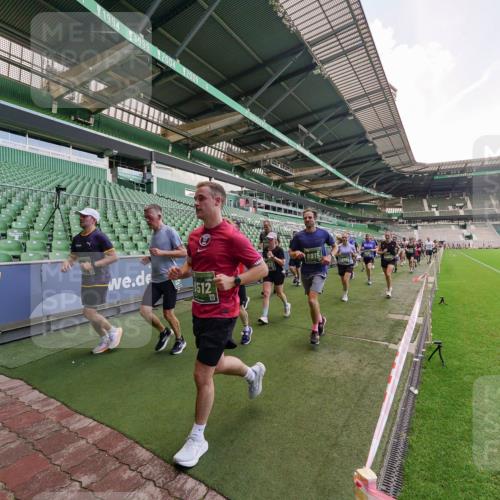 13.09.2026 - 21. swb-Marathon Bremen Michael Burmester http://msf.ph/oto/10316374 13.09.2026 13:13:15 Laufen im Stadion 118, 183, 270, 278, 349, 514, 576, 600, 631, 695, 702, 843, 933, 950, 1005, 1143, 1226, 1286, 1334, 1426, 1435, 1596, 1641, 1849, 1991, 2005, 2035, 2079, 2248, 2264, 2336, 2375, 2377, 2387, 2398, 2412, 2439, 2457, 2461, 2478, 2505, 2540, 2612, 2665, 2673, 2684, 2693, 2765, 2773, 2792, 2815, 2816, 2850, 2860, 2884, 2895, 2921, 2963, 2966, 2972, 2975, 3016, 3111, 3143, 3155, 3209, 3253, 3277, 3293, 3304, 3308, 3313, 3349, 3378, 3434, 3442, 3661, 549 meine-sportfotos.de