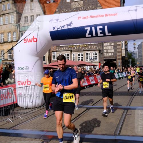 13.09.2026 - 21. swb-Marathon Bremen Tim E. http://msf.ph/oto/10316380 13.09.2026 10:56:42 Ziel 10184, 10211, 10240, 10322, 10356, 10443, 10670, 10675, 10699, 10844, 11069, 11256, 11280, 11317, 11407, 11570, 11693, 11795, 11844, 11855, 11871, 12452, 12543 meine-sportfotos.de