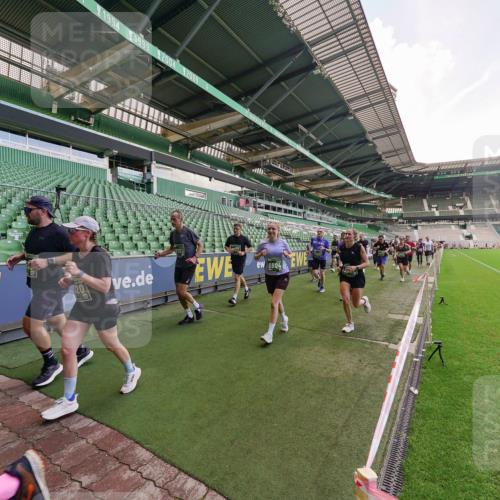 13.09.2026 - 21. swb-Marathon Bremen Michael Burmester http://msf.ph/oto/10316382 13.09.2026 13:13:16 Laufen im Stadion 118, 183, 270, 278, 349, 460, 514, 576, 600, 631, 695, 702, 843, 933, 950, 1005, 1143, 1226, 1286, 1334, 1426, 1435, 1596, 1641, 1849, 1991, 2005, 2035, 2079, 2248, 2264, 2336, 2375, 2377, 2387, 2398, 2412, 2439, 2457, 2461, 2478, 2505, 2521, 2540, 2612, 2665, 2673, 2684, 2693, 2765, 2773, 2792, 2815, 2816, 2850, 2860, 2884, 2895, 2921, 2963, 2966, 2972, 2975, 3016, 3111, 3143, 3155, 3209, 3253, 3277, 3293, 3304, 3308, 3313, 3378, 3434, 3442, 3661, 549 meine-sportfotos.de