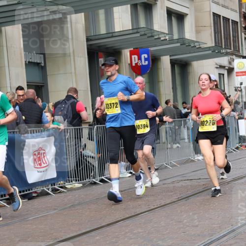 13.09.2026 - 21. swb-Marathon Bremen Strokosch-Dieckow http://msf.ph/oto/10316444 13.09.2026 10:57:18 Ziel 10177, 10226, 10300, 10394, 10460, 10517, 10518, 11106, 11153, 11245, 11365, 11480, 11498, 11532, 11568, 11609, 11734, 11965, 11966, 12037, 12111, 12222, 12228, 12264, 12372, 10157, 10166, 10408, 10517, 10518, 10578, 10687, 10700, 10772, 10969, 11236, 11292, 11328, 11484, 11609, 11667, 11946, 12032, 12263, 12382, 12383, 12400, 12411 meine-sportfotos.de