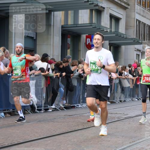 13.09.2026 - 21. swb-Marathon Bremen Strokosch-Dieckow http://msf.ph/oto/10316470 13.09.2026 13:16:25 Ziel 385, 472, 675, 696, 734, 816, 827, 985, 1076, 1970, 2473, 2474, 2809, 3716, 3961, 4135, 4137, 4485, 5255, 5772, 6049, 6367, 6531, 6535, 6819, 7297, 7387, 7875, 8171, 8288, 481, 663, 740, 755, 792, 1076, 1162, 1605, 2604, 3134, 4128, 5554, 5963, 6106, 6721, 6744, 7053, 7603, 7801, 8171, 8288, 8398, 8487, 9031, 9115, 13008, 13158 meine-sportfotos.de