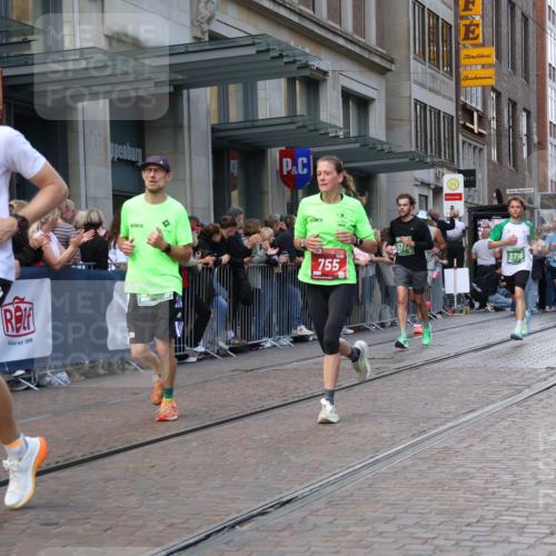 13.09.2026 - 21. swb-Marathon Bremen Strokosch-Dieckow http://msf.ph/oto/10316517 13.09.2026 13:16:26 Ziel 385, 472, 675, 696, 734, 816, 827, 985, 1970, 2319, 2473, 2474, 2809, 3716, 3961, 4135, 4137, 4485, 5255, 5772, 6049, 6367, 6531, 6535, 6819, 7297, 7387, 7875, 481, 663, 740, 755, 792, 1076, 1162, 1605, 2604, 3134, 5554, 5963, 6106, 6721, 6744, 7053, 7603, 7801, 8171, 8288, 8398, 9031, 9115, 13008, 13158 meine-sportfotos.de