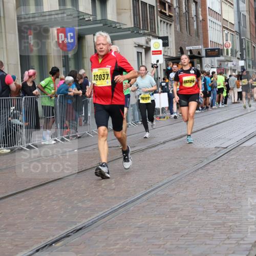 13.09.2026 - 21. swb-Marathon Bremen Strokosch-Dieckow http://msf.ph/oto/10316618 13.09.2026 10:57:21 Ziel 10177, 10300, 10394, 10460, 10707, 10728, 11106, 11153, 11245, 11365, 11480, 11498, 11532, 11568, 11734, 11856, 11965, 11966, 12037, 12111, 12222, 12228, 12231, 12264, 12372, 12427, 12555, 10157, 10166, 10226, 10300, 10517, 10518, 10578, 10687, 10700, 10772, 10969, 11236, 11292, 11484, 11498, 11609, 11667, 12032, 12263, 12382, 12383, 12400, 12411 meine-sportfotos.de
